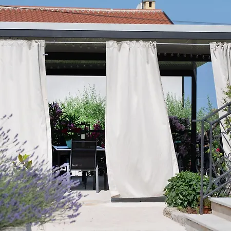 Superior Sincic شقة